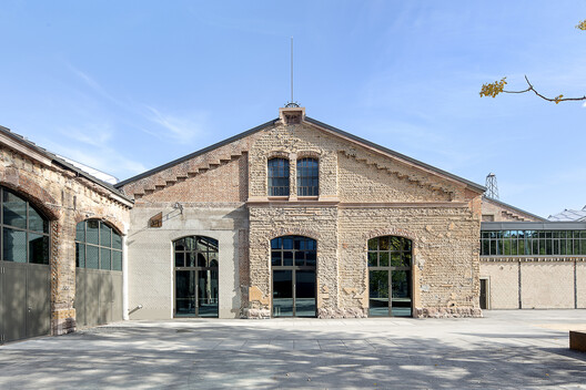 Improvised Aesthetics: The Appropriation of Grassroots Adaptive Reuse - Image 6 of 8