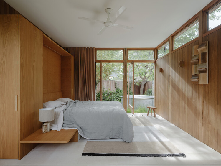 Love Shack estudio multifuncional / Second Edition - Fotografía interior, Dormitorio, Madera, Camas, Armarios