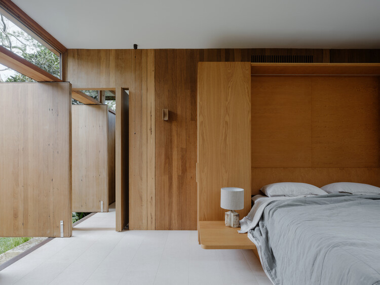 Love Shack estudio multifuncional / Second Edition - Fotografía interior, Dormitorio, Madera, Puerta, Camas, Armarios, Sillas