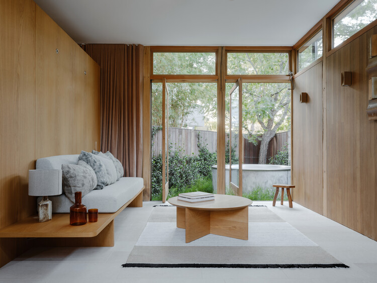 Love Shack estudio multifuncional / Second Edition - Fotografía interior, Madera, Sillas