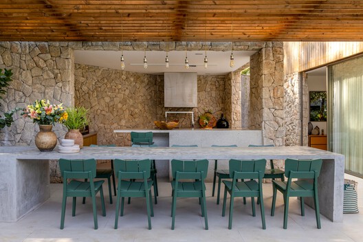 Residência AMEF / Patricia Martinez Arquitetura Residência AMEF / Patricia Martinez Arquitetura - Fotografia de Interiores, Sala de Jantar, Madeira, Mesa, Cadeira, Concreto