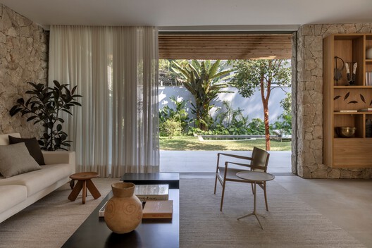 Residência AMEF / Patricia Martinez Arquitetura Residência AMEF / Patricia Martinez Arquitetura - Fotografia de Interiores, Madeira, Sofá