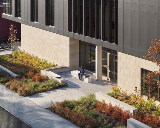 Clark University’s Center for Media Arts, Computing, and Design / Ayers Saint Gross - Image 8 of 24