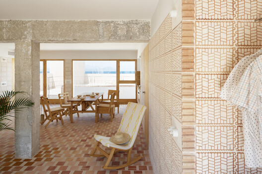 Grounded Interiors: Exploring Earth-Based Flooring Through 10 Contemporary Interiors - Image 7 of 23