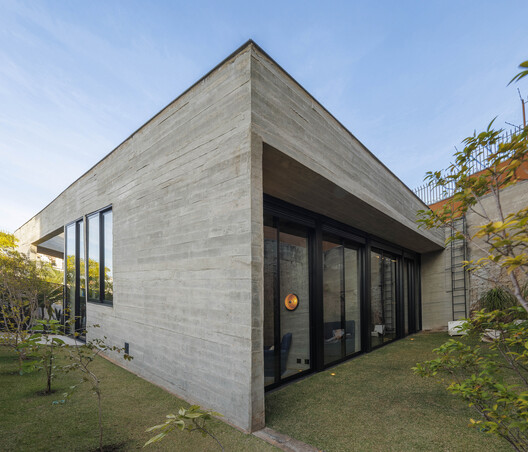 Casa FLA / Frederico Bicalho Arquitetura - Fotografia de Exterior, Madeira, Concreto