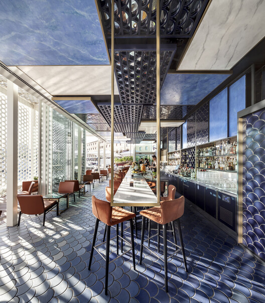Interiores de bares y restaurantes que fusionan culturas, artes y materiales: El Equipo Creativo y sus obras en Barcelona - Imagen 9 de 14