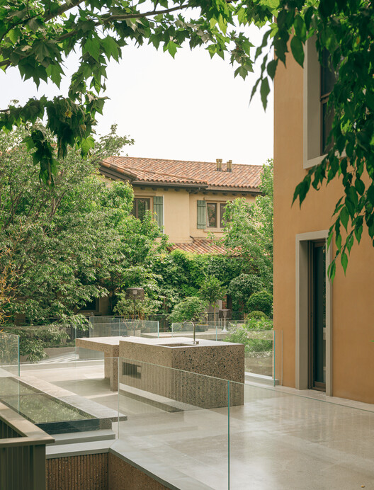 Casa M / Atelier About Architecture - Fotografía exterior, Jardín, Concreto, Patio interior, Balcón