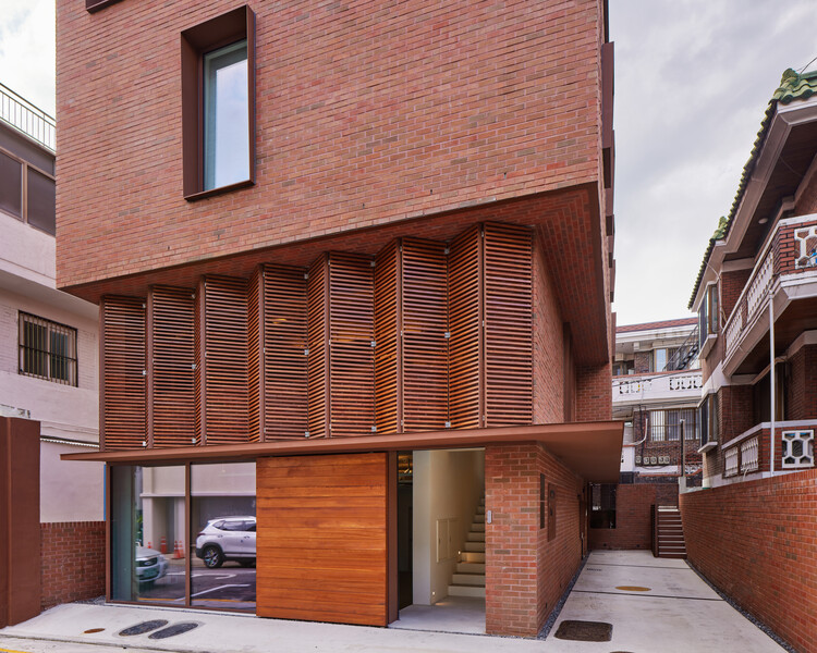 Wonderful Uman 住宅项目 / IDR Architects - 室内图, 木头, 表皮, 砖, 阳台