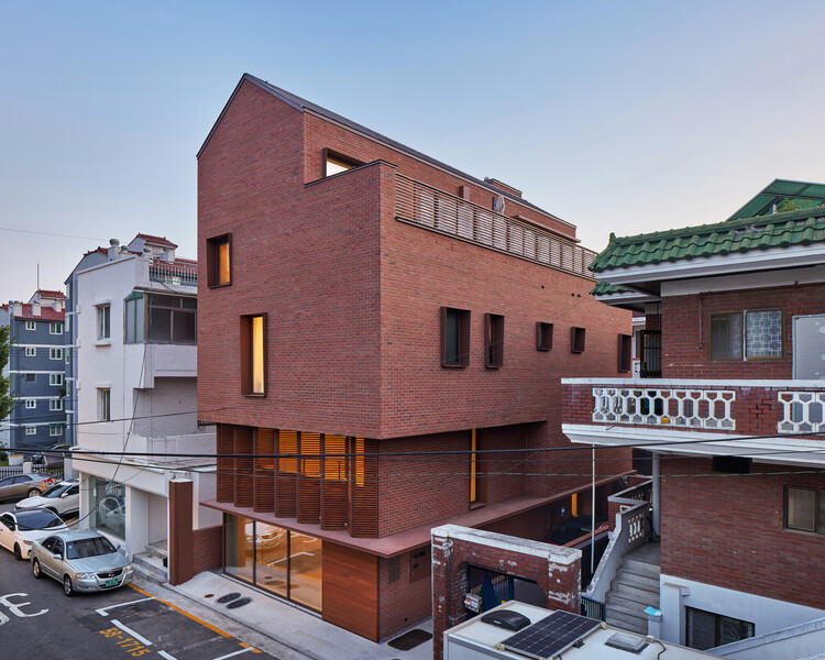 Wonderful Wooman / IDR Architects - Exterior Photography, Brick