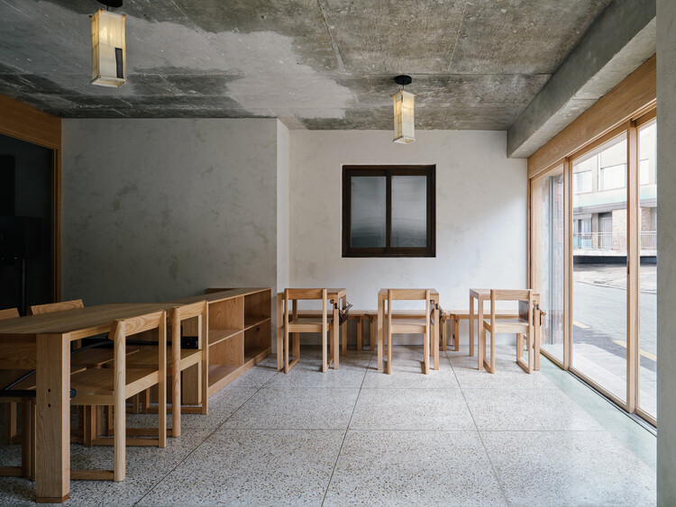 Yeonheun 烘培坊 / Sherpa - 室内图, 木头, 具体的, 椅子