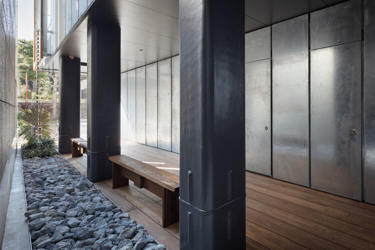 Yushima Building / Tenhachi Architect & Interior Design - Interior Photography, Wood, Glass