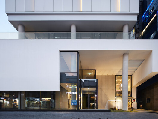 Triplet Code Imun Neighborhood Facility / L'EAU design - Exterior Photography, Glass, Balcony