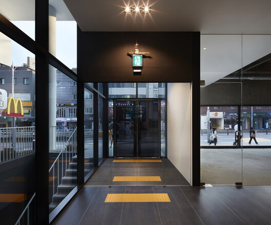 Triplet Code Imun Neighborhood Facility / L'EAU design - Interior Photography, Lighting, Glass