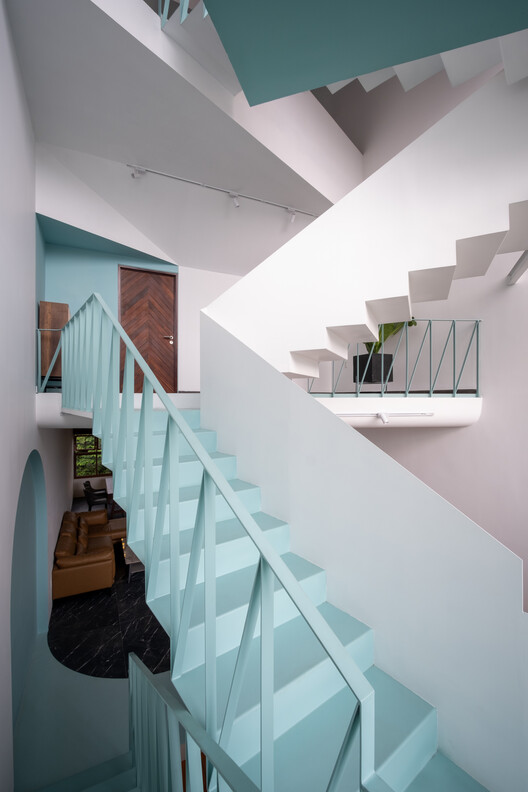 NHÀ QUANH SÂN House / AD+studio - Image 9 of 22