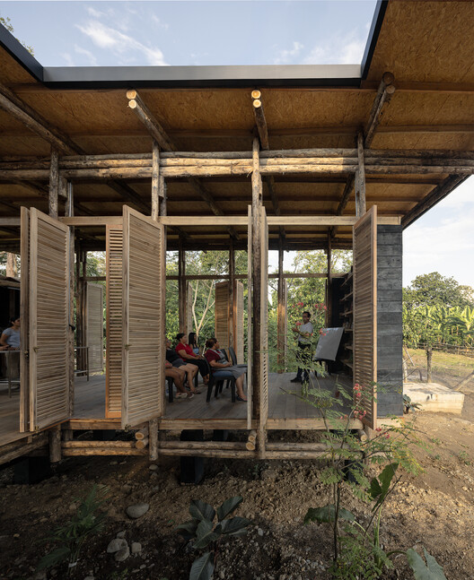 La Panificadora centro desarrollo y de producción rural / Natura Futura - Fotografía exterior, Madera, Fijación Vigas