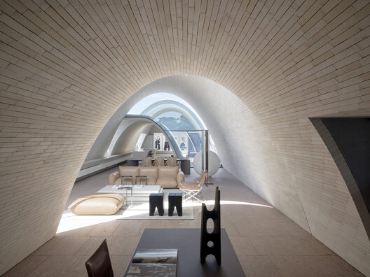 Grounded Interiors: Exploring Earth-Based Flooring Through 10 Contemporary Interiors - Image 21 of 23