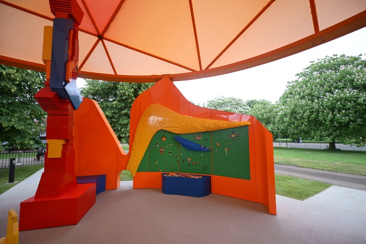 Peter Cook and LEGO Group's Play Pavilion Opens at Serpentine on World Play Day - Image 6 of 10