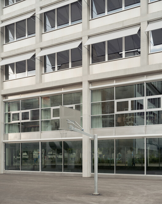 Vocational School for Building Trades / Gunz & Künzle Architekt*innen - Interior Photography, Glass