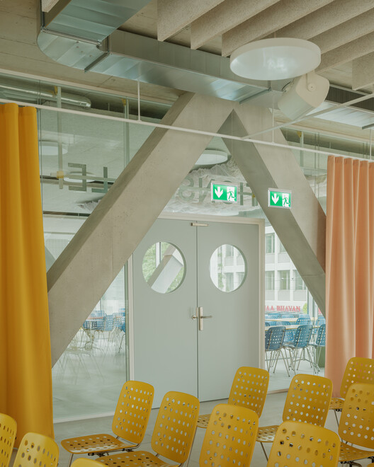 Vocational School for Building Trades / Gunz & Künzle Architekt*innen - Interior Photography, Wood, Lighting, Chair