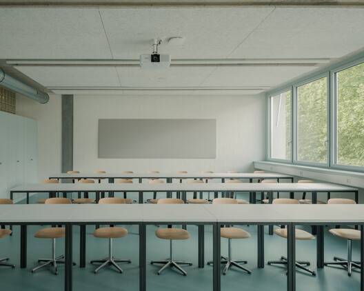 Vocational School for Building Trades / Gunz & Künzle Architekt*innen - Interior Photography, Chair