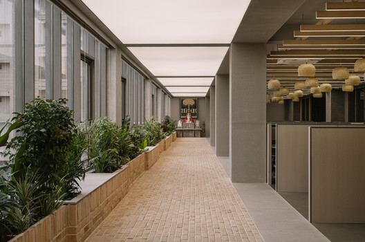 Grounded Interiors: Exploring Earth-Based Flooring Through 10 Contemporary Interiors - Image 19 of 23