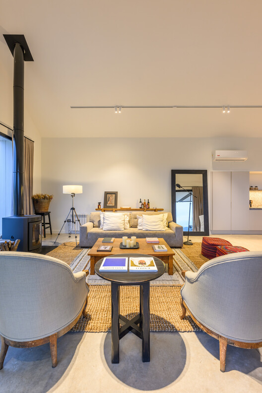 Casa Granero / Fabric Estudio - Fotografía interior, Madera, Mesas, Sillones, Iluminación, Sillas