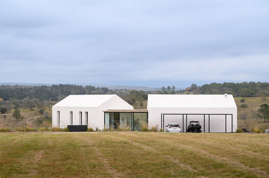 Casa Granero / Fabric Estudio