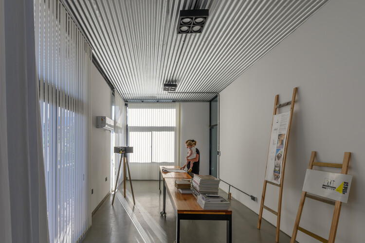 Estudio Molli I Sur  / sur arquitectura - Fotografía interior, Iluminación, Sillas