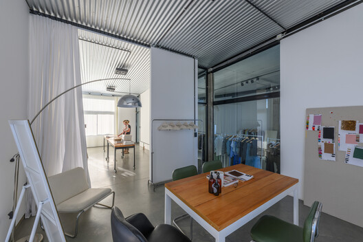 Estudio Molli I Sur  / sur arquitectura - Fotografía interior, Sillas, Iluminación, Mesas, Vidrio