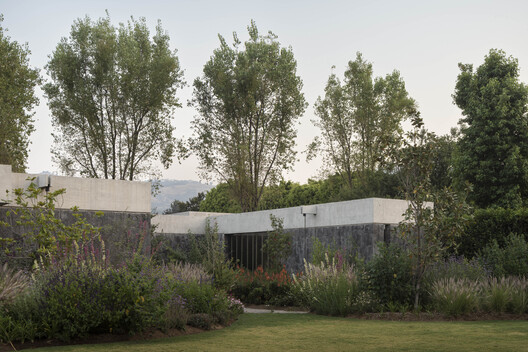 Casa Rinconada / Oioioi - Fotografía exterior, Jardín