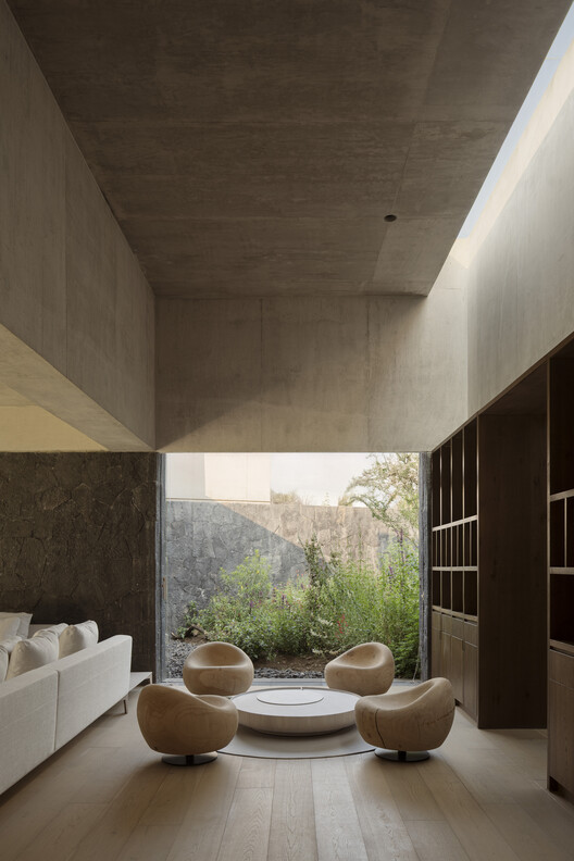 Casa Rinconada / Oioioi - Fotografía interior, Madera, Sillas