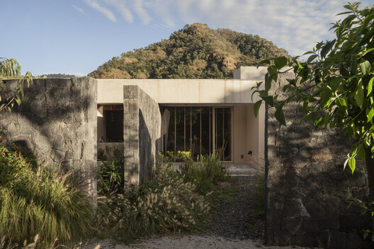 Casa Rinconada / Oioioi - Imagen 2 de 26