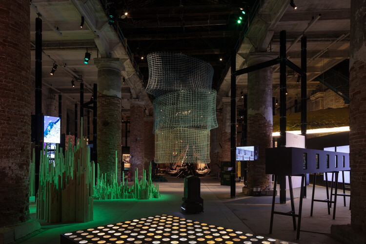 Una crisis en desarrollo con un panorama esperanzador: lo más destacado de los proyectos expuestos en la Bienal de Arquitectura de Venecia 2025 - Imagen 25 de 42