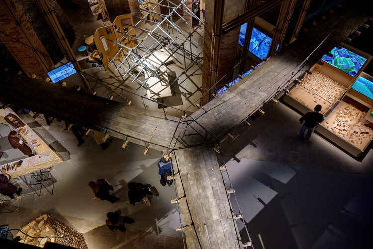 Una crisis en desarrollo con un panorama esperanzador: lo más destacado de los proyectos expuestos en la Bienal de Arquitectura de Venecia 2025 - Imagen 7 de 42