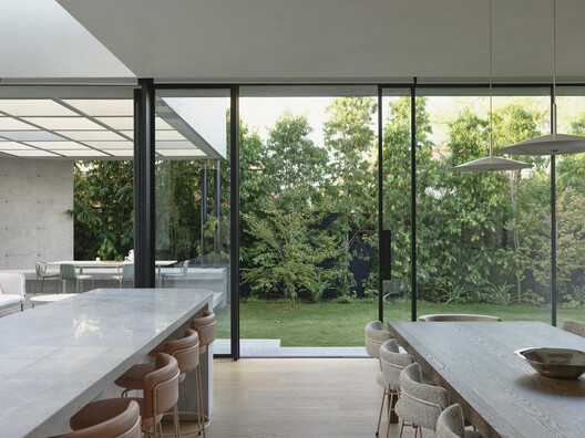 Fairfield Courtyard House / Taylor Knights - Interior Photography, Door, Chair, Courtyard, Patio