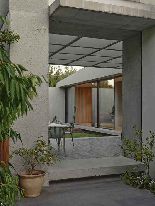 Fairfield Courtyard House / Taylor Knights - Interior Photography, Concrete