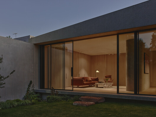 Fairfield Courtyard House / Taylor Knights - Exterior Photography, Concrete