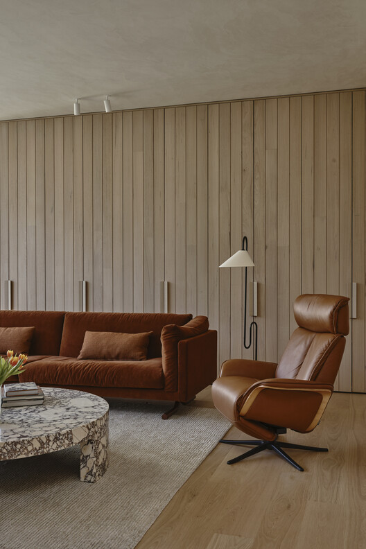 Fairfield Courtyard House / Taylor Knights - Interior Photography, Living Room, Wood