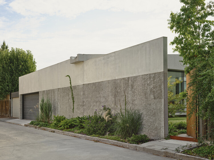 Fairfield Courtyard House / Taylor Knights - Image 5 of 32
