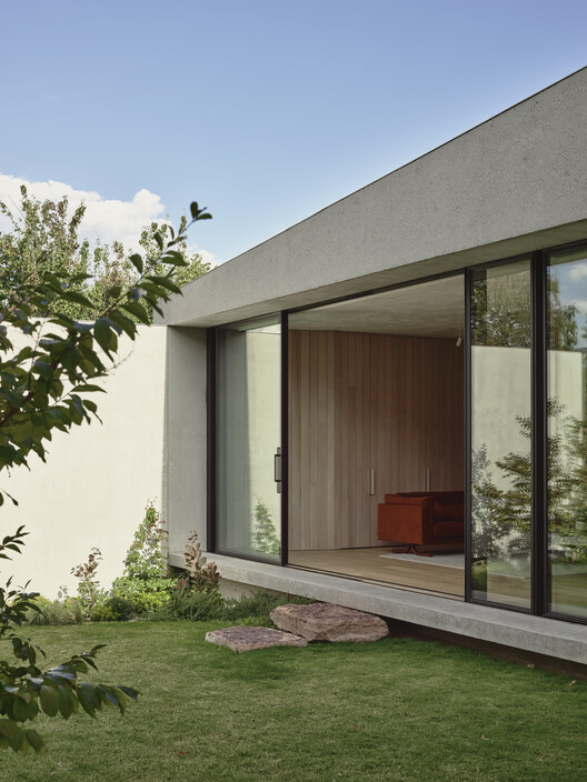 Fairfield Courtyard House / Taylor Knights - Image 6 of 32