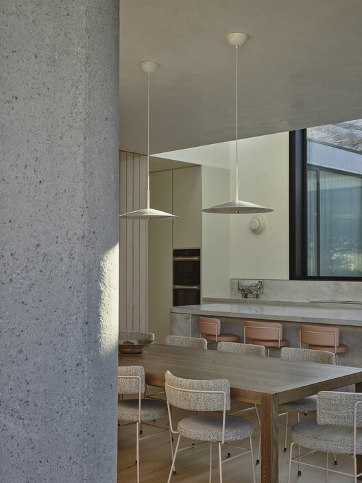 Fairfield Courtyard House / Taylor Knights - Interior Photography, Wood, Chair, Concrete
