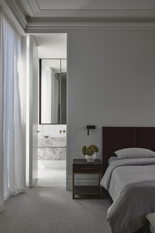 Fairfield Courtyard House / Taylor Knights - Interior Photography, Bedroom, Wood, Bed, Lighting