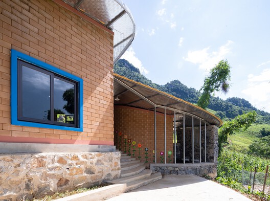 Escuela Pha Hún / 1+1>2 Architects - Fotografía exterior