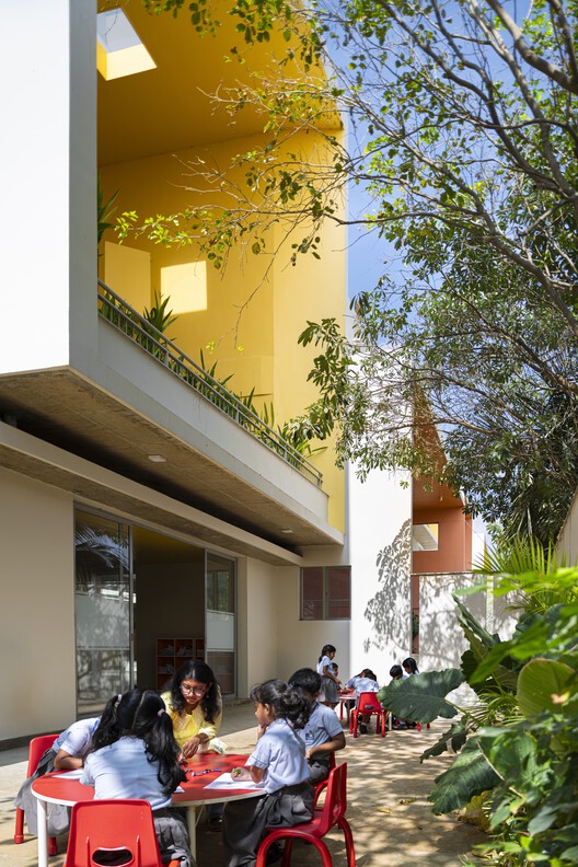 Rainbow International School / Spacefiction studio - Image 27 of 37