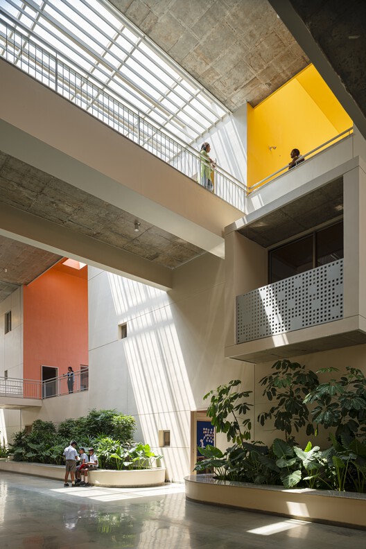 Rainbow International School / Spacefiction studio - Image 10 of 37