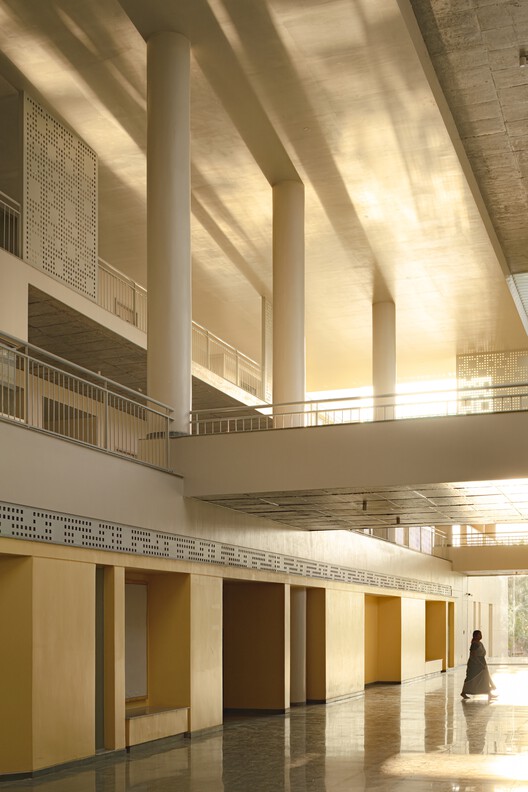 Rainbow International School / Spacefiction studio - Image 25 of 37