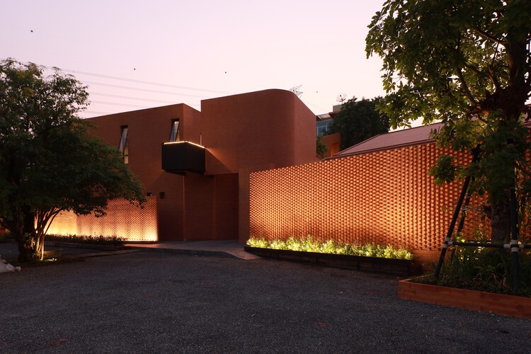 Casa, Café e Galeria Brick Journey / Volume Matrix studio - Imagem 17 de 20