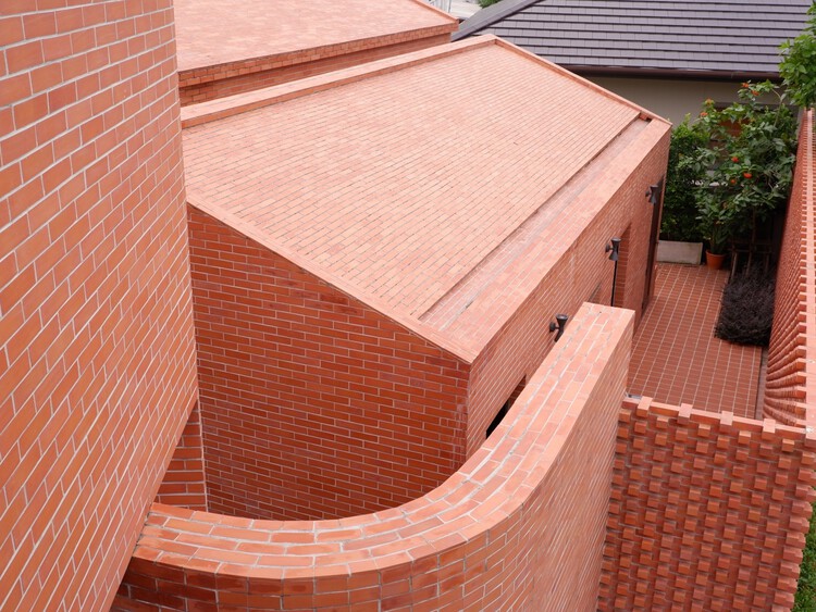 Casa, Café e Galeria Brick Journey / Volume Matrix studio - Imagem 5 de 20