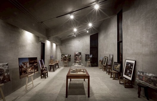 Brick Journey / Volume Matrix studio - Interior Photography, Dining room, Lighting
