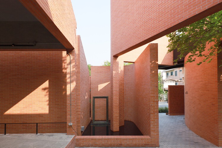 Casa, Café e Galeria Brick Journey / Volume Matrix studio - Imagem 8 de 20